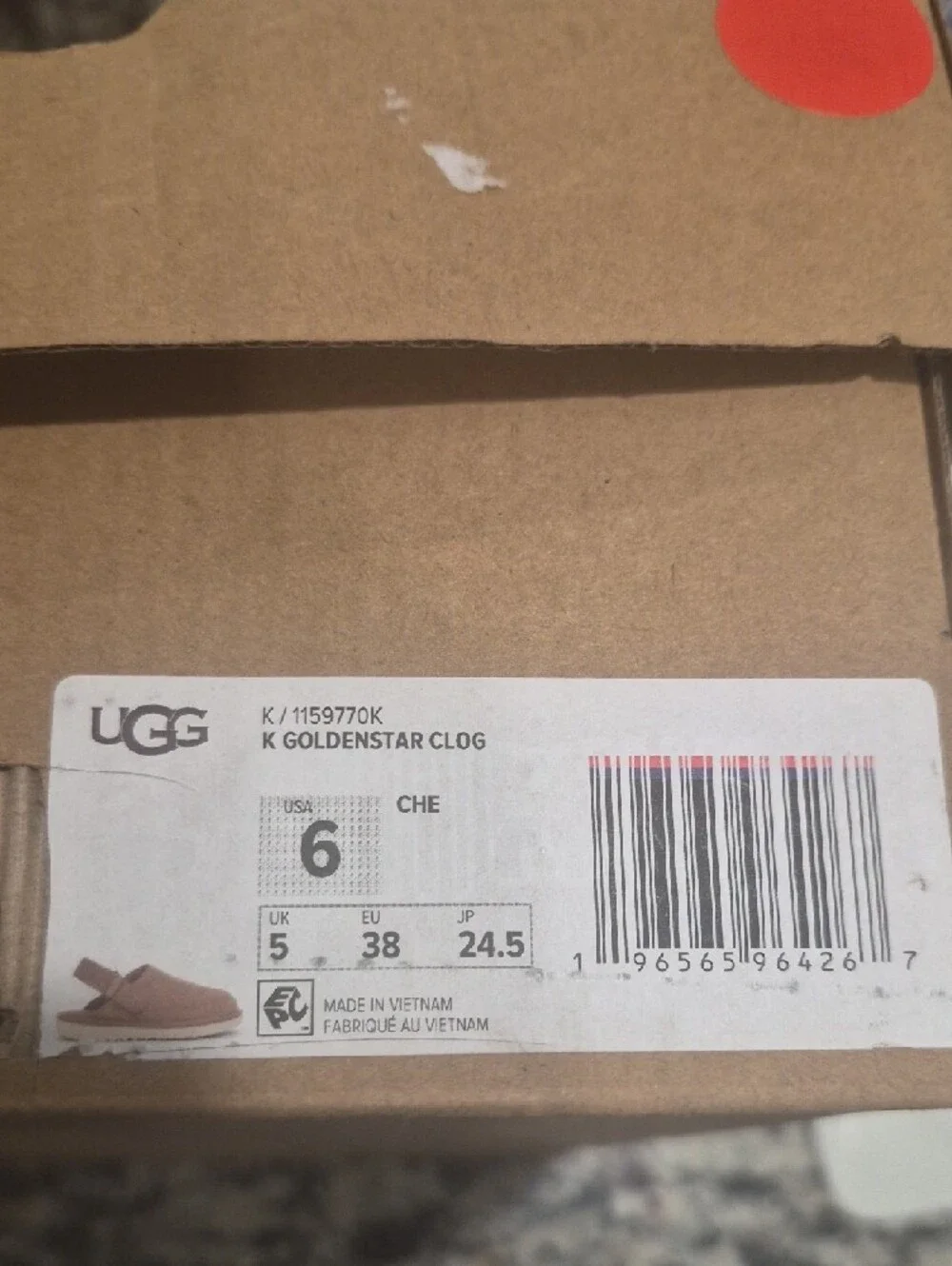 New Classic UGG Slip On CLOG **KIDS size 6 Or Womens Size 8 **